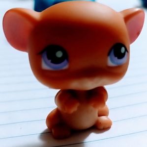 #324 LITTLEST PET SHOP MOUSE TAN WITH PURPLE EYES COLLECTIBLE